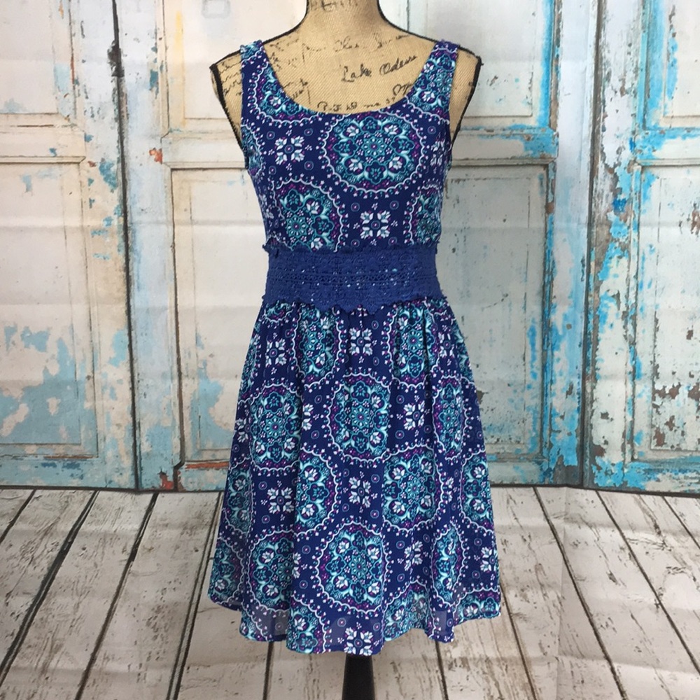 Xhilaration Floral Design Size Medium Dress